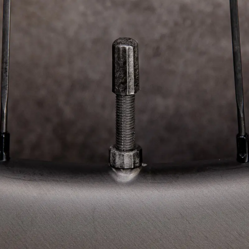 absoluteblack-aether-carbon-ultra-light-tubeless-valves-3-velohunt-