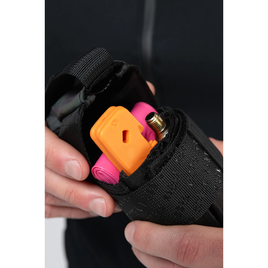 POUCHCOMPACTTRUEBLACK-03-velohunt